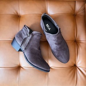 Mia Ruffle Booties US 8.5 Dark Gray w Double Zippers Faux Suede Vegan NEW